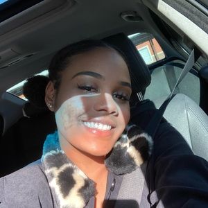 Meet your Posher, Crystal